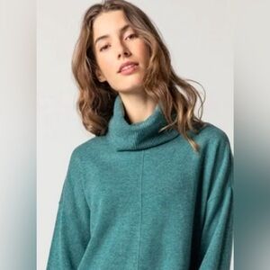 Jessica Simpson sage green cowl neck cropped sweater size medium